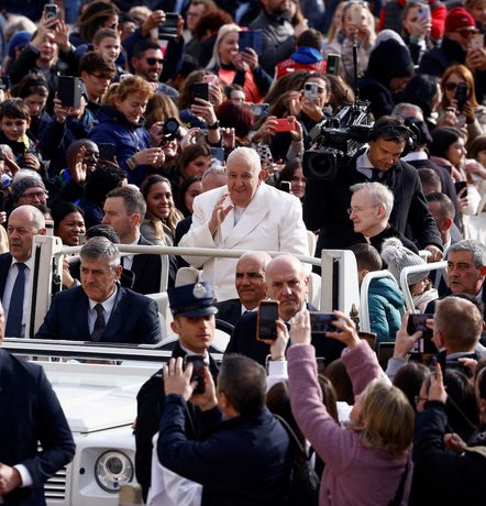 After Ukraine controversy, Pope again condemns ‘madness of war’